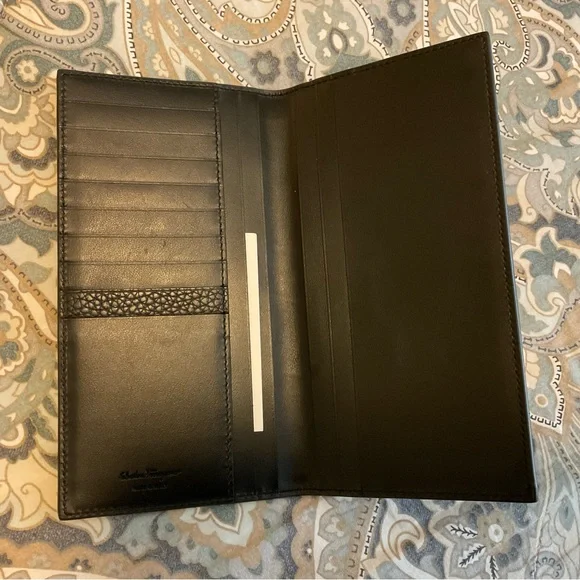 New Salvatore Ferragamo Gancini Nero Calfskin Pebble Leather Wallet Made Italy